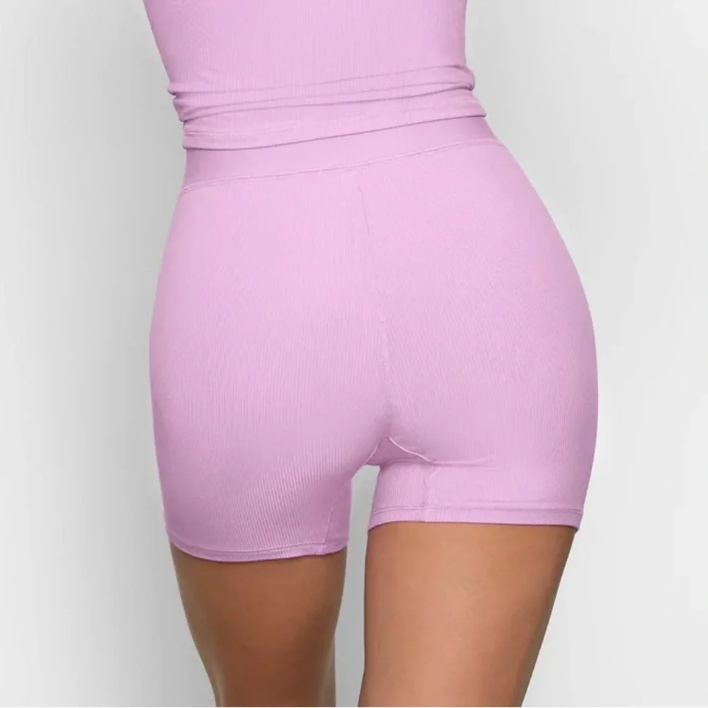 SOLD❗️❗️❗️- SKIMS BUNDLE: SIZE SMALL SOFT LOUNGE BOXER & COTTON RIB BOXER - Picture 9 of 10